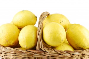 7 Health Benefits of Lemon Water